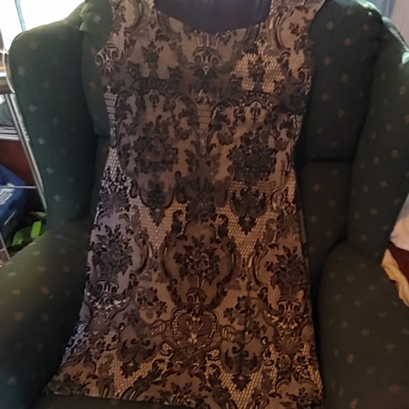 Black and gray geo print midi dress - Picture 3 of 8